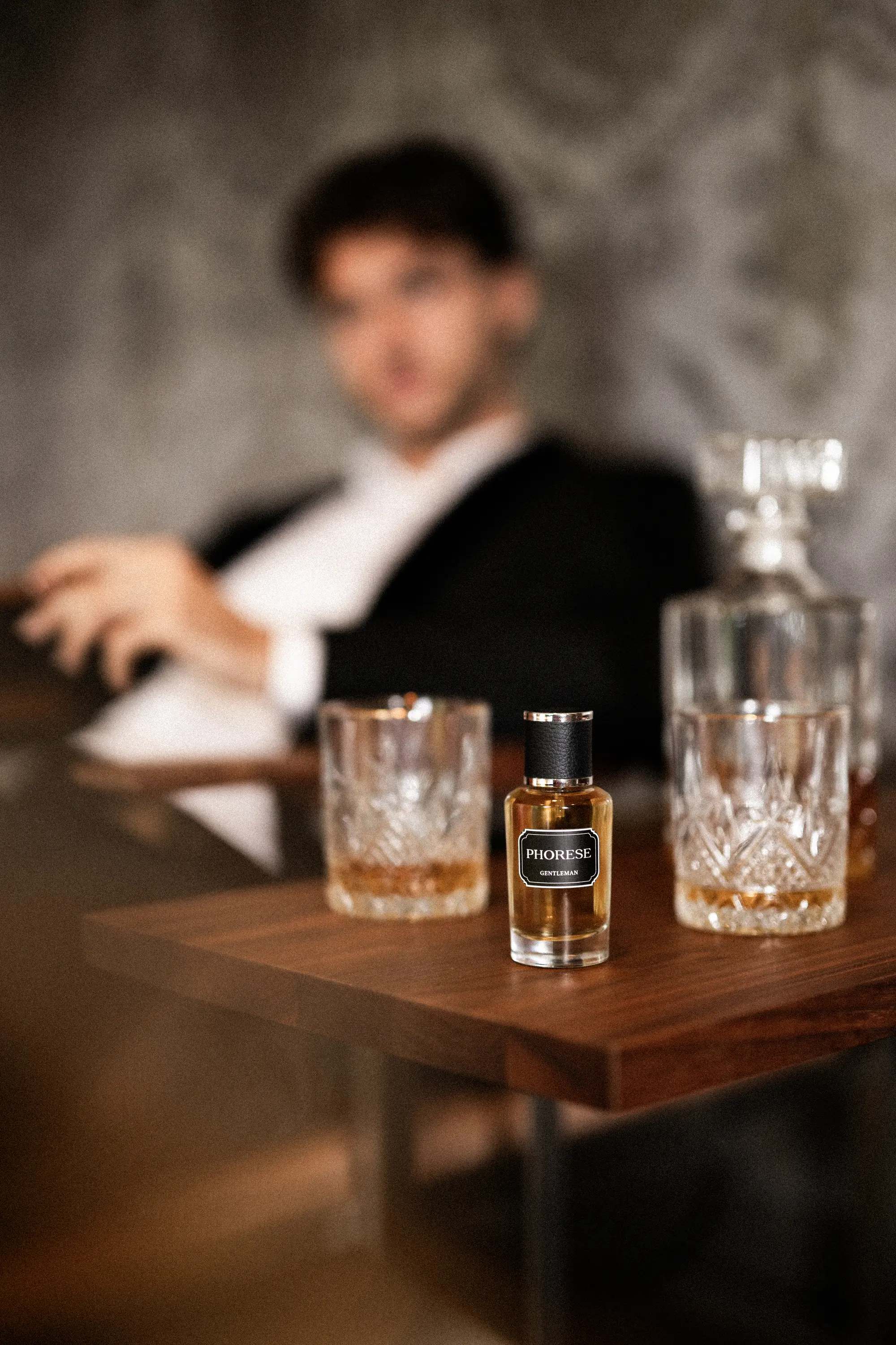 Gentleman: the scent in an image